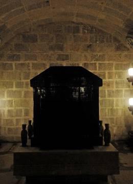 一太监墓的无意发现，牵扯一件800年的历史谜团